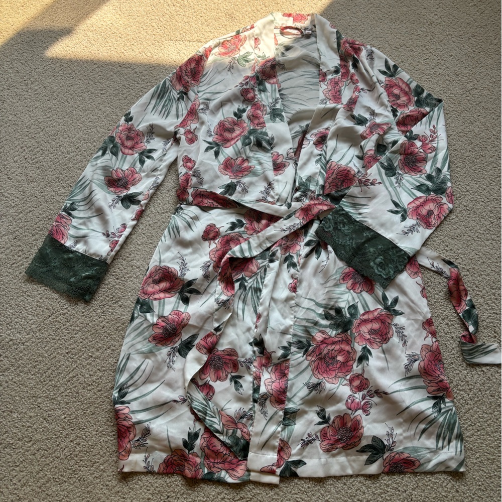 La Vie En Rose Pink and Green Floral Robe Intimates